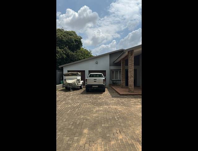 3 BEDROOM FREEHOLD FOR SALE IN LIBRADENE